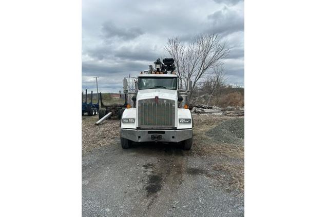 2013 Kenworth T-800 Log Truck